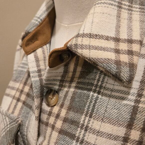 Anthropologie THML Fleece Button Down Shacket Shirt Jacket Plaid Pockets XS - Picture 3 of 9